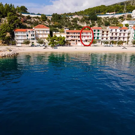 Διαμέρισμα 3 *