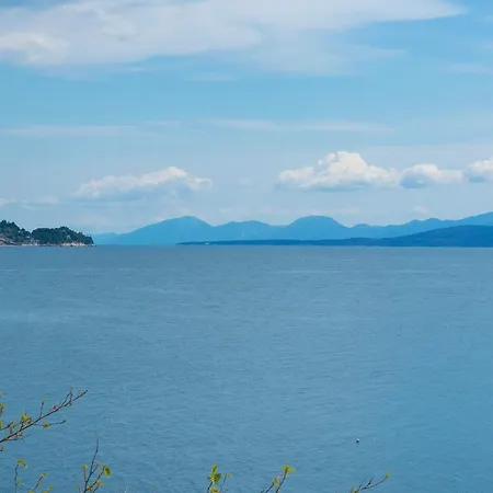 Διαμέρισμα 3 *